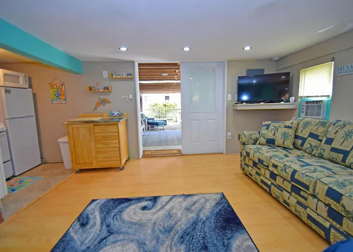 Pine Court 11 Apts Apartment *